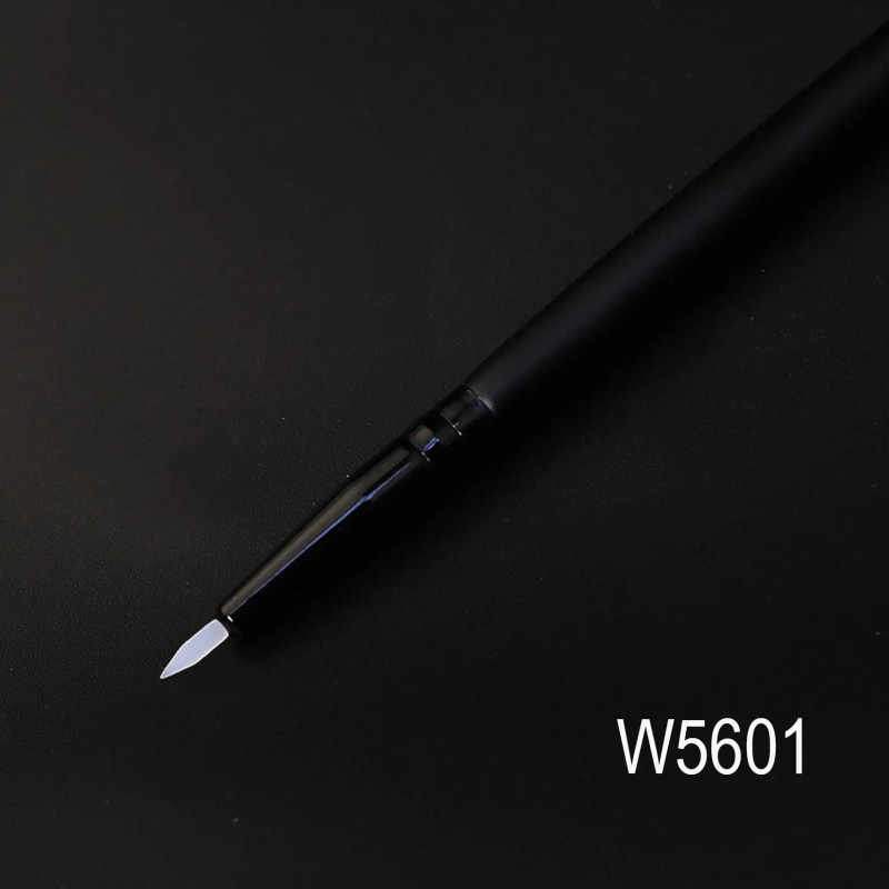 Silikonowy pędzel do nakładania eyelinera i cienkich kresek WoBs / W5601