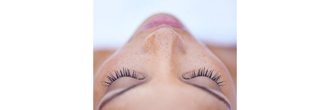 Advantages of using rollers for eyelash lamination