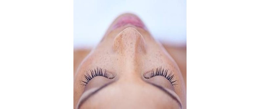 Advantages of using rollers for eyelash lamination